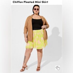 Torrid 3X Chiffon Pleated Mini Skirt Floral Yellow